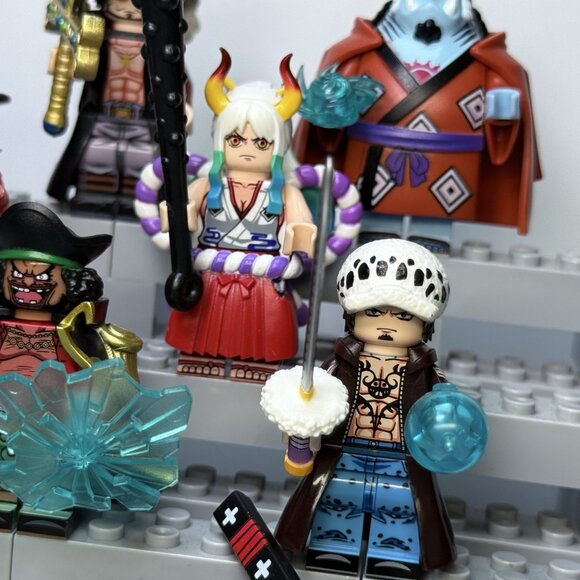 One Piece Custom Minifigure Set – Shanks, Law, Blackbeard, Yamato & More (8pcs) - Picture 3 of 6